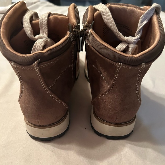 Universal Threads Boots Size 8.5 - Picture 3 of 13